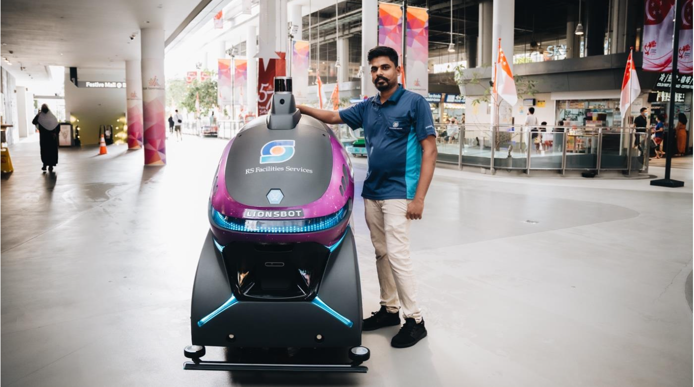 RS FACILITIES – TỰ ĐỘNG HÓA VỆ SINH KHÔNG GIAN NGOÀI TRỜI TẠI TAMPINES HUB